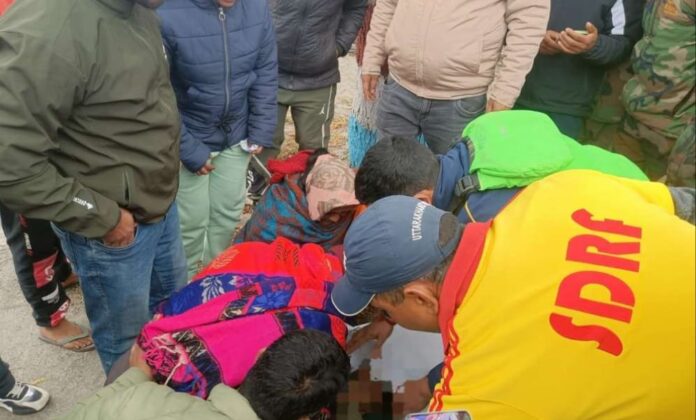 चीला रेंज सड़क हादसाः लापता महिला वार्डन का शव मिला चीला रेंज सड़क हादसाः लापता महिला वार्डन का शव मिला