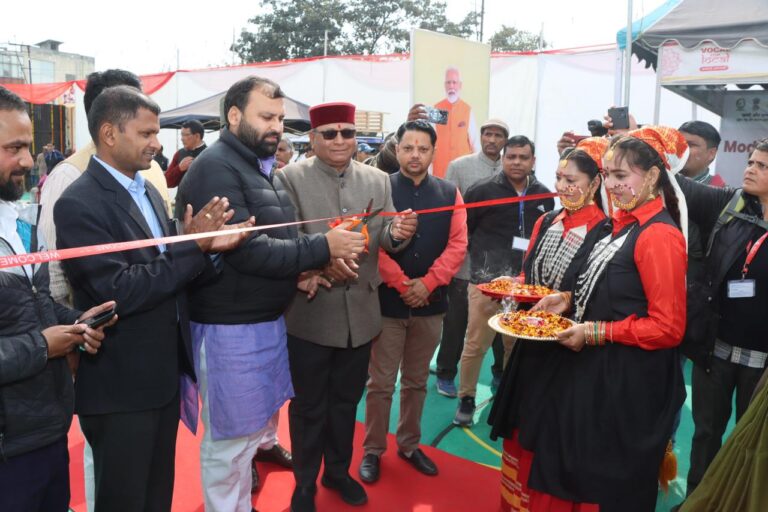 केवीआईसी अध्यक्ष मनोज कुमार ने राज्य स्तरीय खादी प्रदर्शनी का किया उद्घाटन केवीआईसी अध्यक्ष मनोज कुमार ने राज्य स्तरीय खादी प्रदर्शनी का किया उद्घाटन