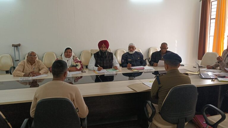 अल्पसंख्यक आयोग की बैठक में 42 प्रकरणों पर हुई सुनवाई, 21 प्रकरणों का हुआ निस्तारण अल्पसंख्यक आयोग की बैठक में 42 प्रकरणों पर हुई सुनवाई, 21 प्रकरणों का हुआ निस्तारण