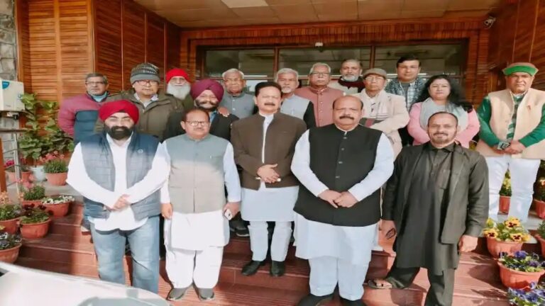 हल्द्वानी घटनाक्रम को लेकर इंडिया एलाइंस ने की राज्यपाल से मुलाकात हल्द्वानी घटनाक्रम को लेकर इंडिया एलाइंस ने की राज्यपाल से मुलाकात