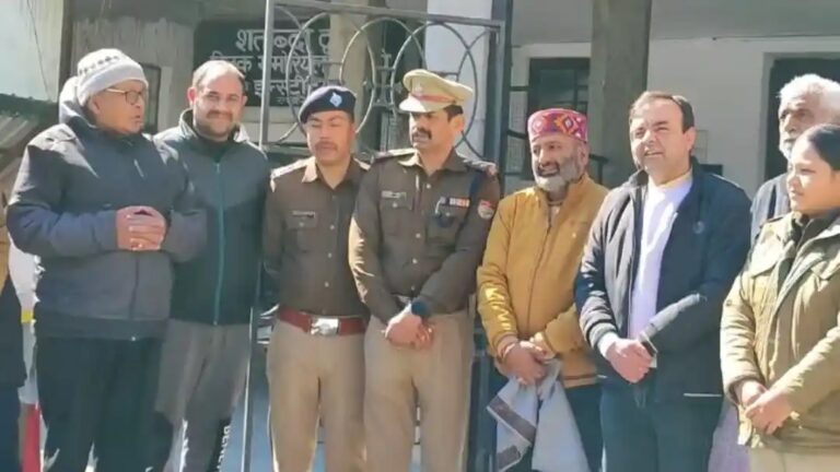 चोरी का खुलासा मोबाइल और नकदी बरामद चोरी का खुलासा मोबाइल और नकदी बरामद