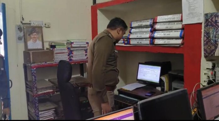 पुलिस कप्तान ने किया कोतवाली डोईवाला का आकस्मिक निरीक्षण पुलिस कप्तान ने किया कोतवाली डोईवाला का आकस्मिक निरीक्षण
