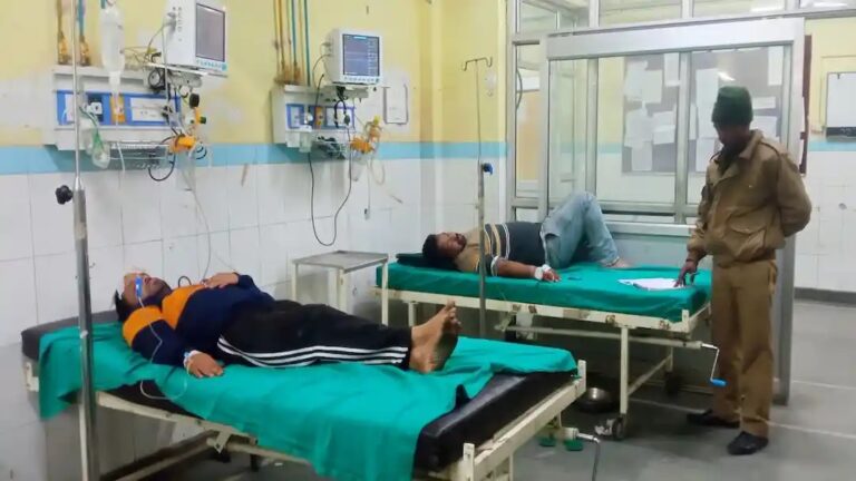 मामूली बात पर चले लाठी डंडे, तीन लोग घायल मामूली बात पर चले लाठी डंडे, तीन लोग घायल