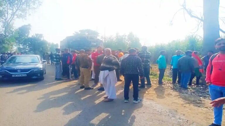 सेना के ट्रक की चपेट में आने से दो युवकों की मौत सेना के ट्रक की चपेट में आने से दो युवकों की मौत