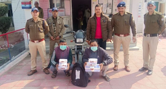 दो लुटेरे गिरफ्तार, हजारों की नगदी व तमंचा बरामद दो लुटेरे गिरफ्तार, हजारों की नगदी व तमंचा बरामद