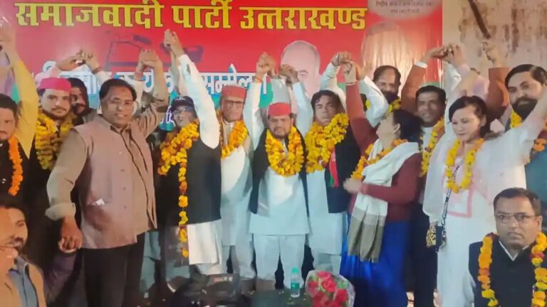 सपा ने किया एक दिवसीय सम्मेलन का आयोजन सपा ने किया एक दिवसीय सम्मेलन का आयोजन