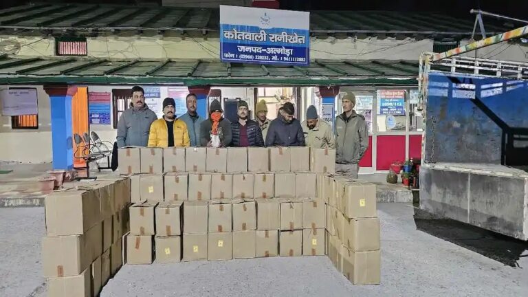 पांच लाख की अवैध शराब के साथ तस्कर गिरफ्तार पांच लाख की अवैध शराब के साथ तस्कर गिरफ्तार