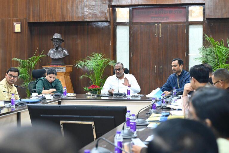 मुख्य निर्वाचन अधिकारी ने जिलाधिकारियों एवं पुलिस अधीक्षकों के साथ ली समीक्षा बैठक मुख्य निर्वाचन अधिकारी ने जिलाधिकारियों एवं पुलिस अधीक्षकों के साथ ली समीक्षा बैठक