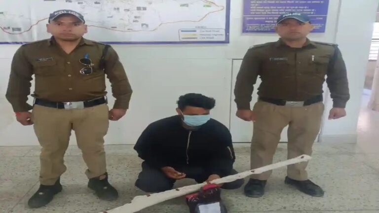 अवैध असलहा के साथ युवक गिरफ्तार अवैध असलहा के साथ युवक गिरफ्तार
