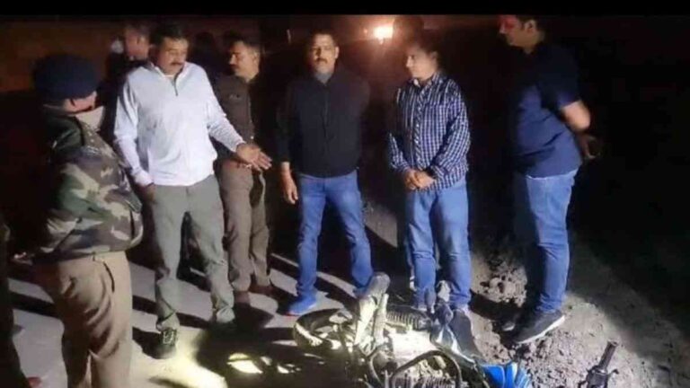 पुलिस से मुठभेड़ में बदमाश घायल,ज्वैलर्स लूटकांड में था शामिल पुलिस से मुठभेड़ में बदमाश घायल,ज्वैलर्स लूटकांड में था शामिल