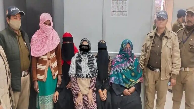 हल्द्वानी हिंसाःपुलिस पर पत्थरबाजी करने के आरोप में पांच महिलाएं गिरफ्तार हल्द्वानी हिंसाःपुलिस पर पत्थरबाजी करने के आरोप में पांच महिलाएं गिरफ्तार