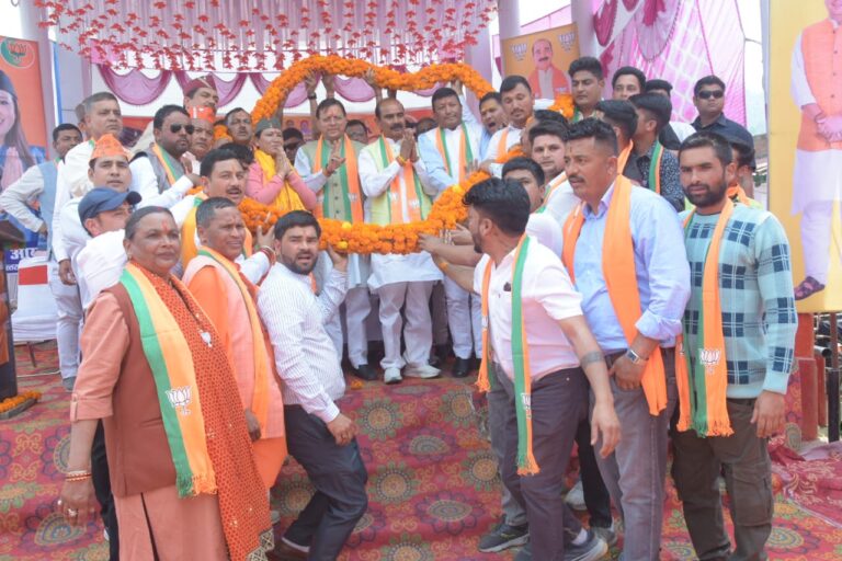 नरेंद्र मोदी के देश में प्रधानमंत्री बनने के बाद विश्व में भारत का बजा है डंका-सीएम धामी नरेंद्र मोदी के देश में प्रधानमंत्री बनने के बाद विश्व में भारत का बजा है डंका-सीएम धामी
