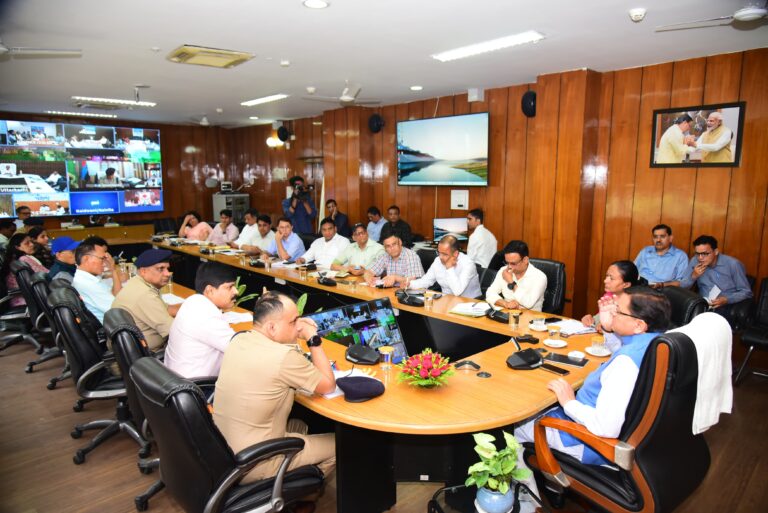 यात्रा मार्गों पर श्रद्धालुओं और वाहनों की धारण क्षमता का आंकलन किया जाएः सीएम यात्रा मार्गों पर श्रद्धालुओं और वाहनों की धारण क्षमता का आंकलन किया जाएः सीएम