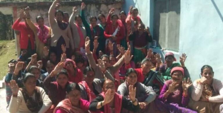 उत्तराखंड: क्षेत्रीय लोग कई वर्षों से कर रहे मांग, पानी तो नहीं आया खुल गई शराब की दुकान.. चेतावनी उत्तराखंड: क्षेत्रीय लोग कई वर्षों से कर रहे मांग, पानी तो नहीं आया खुल गई शराब की दुकान.. चेतावनी