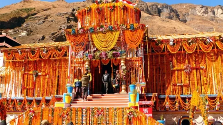 गंगोत्री-यमुनोत्री और केदारनाथ यात्रा शुरू, इस दिन खुलेंगे बदरीनाथ धाम के कपाट गंगोत्री-यमुनोत्री और केदारनाथ यात्रा शुरू, इस दिन खुलेंगे बदरीनाथ धाम के कपाट