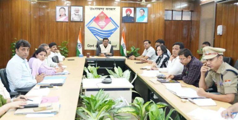 देहरादून को व्यवस्थित बनाने का मोबिलिटी प्लान, मुख्य सचिव ने अधिकारियों को दिए निर्देश देहरादून को व्यवस्थित बनाने का मोबिलिटी प्लान, मुख्य सचिव ने अधिकारियों को दिए निर्देश