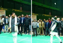 Dehradun : सीएम धामी ने स्वयं खेला बैडमिंटन…, खेलों से अनुशासन, स्वास्थ्य और तनावमुक्त रहने का दिया संदेश