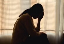 देहरादून में महिला कैफे संचालक से बदसलूकी, उधार सिगरेट न देने पर दरिंदे युवकों ने फाड़े कपड़े