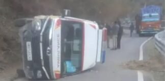 गढ़वाल: मरीज को ले जा रही 108 एंबुलेंस का हादसे की शिकार, किस्मत से बची सभी की जान