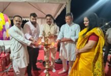 देहरादून के बन्नू स्कूल में शुरू हुआ इंटरनेशनल ट्रेड जिसमें फेस्ट में उमड़ी खरीददारों की भीड़