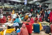 हरिद्वार रेलवे स्टेशन पर उमड़ी श्रद्धालुओं की भीड़, इन 3 शहरों के लिए चलाई गईं स्पेशल ट्रेनें