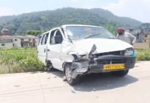 अल्मोड़ा में भीषण सड़क हादसा: रॉन्ग साइड से आए तेज रफ्तार कैंटर ने कार को मारी टक्कर, एक ही परिवार के 5 लोग घायल