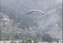 चीन सीमा के करीब चिन्यालीसौड़ ALG पर भारतीय सेना का शक्ति प्रदर्शन, 25 हजार फीट से 44 पैरा कमांडो ने लगाई छलांग