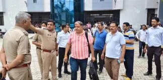 सितारगंज रिश्वत मामला: 20 घंटे बाद विजिलेंस ने हिरासत में लिए दोनों कर्मचारियों को किया रिहा, उठे कई सवाल