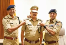 SSP देहरादून ने पदोन्नत पुलिस अधिकारियों को पदोन्नति पद के अलंकरण से किया अलंकृत