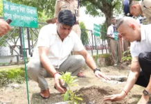 एसएसपी दून ने अपनी टीम के साथ पुलिस लाइन देहरादून में वृक्षारोपण कर दिया पर्यावरण संरक्षण का संदेश
