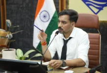 देहरादून: समाधान दिवस में 164 शिकायतों पर डीएम आशीष चौहान का बड़ा एक्शन, अधिकारियों को दी सख्त चेतावनी
