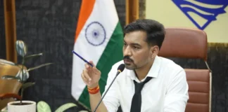 देहरादून: समाधान दिवस में 164 शिकायतों पर डीएम आशीष चौहान का बड़ा एक्शन, अधिकारियों को दी सख्त चेतावनी