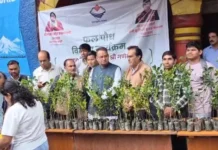 मसूरी में मंत्री गणेश जोशी ने बांटे पौधे और सब्जियों के बीज, पर्यावरण संरक्षण का दिया संदेश