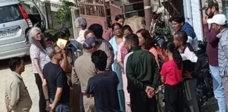 उत्तराखंड में युवतियों से छेड़छाड़ पर भड़का गांव, दो युवक पकड़कर पुलिस के हवाले