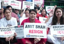 देहरादून में महिला कांग्रेस का हल्ला बोल, छात्रों के मुद्दे पर डीएम कार्यालय का घेराव