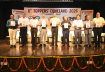 देहरादून: 31 स्कूलों के 306 टॉपर्स सम्मानित, IAS डॉ. पंकज पांडेय बोले— सफलता के शिखर पर टिके रहना सबसे बड़ी चुनौती