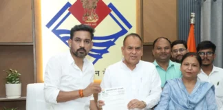 SIR में फॉर्म-7 के संभावित दुरुपयोग की आशंका पर आर्येंद्र शर्मा ने जिलाधिकारी को सौंपा ज्ञापन
