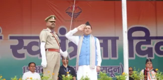 स्वतंत्रता दिवस पर मुख्यमंत्री श्री पुष्कर सिंह धामी ने परेड ग्राउंड में किया ध्वजारोहण