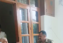 बुजुर्गों के साथ खड़ी दून पुलिस, घर पहुंचकर साइबर फ्रॉड से किया सावधान