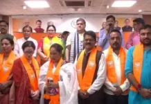 श्रीनगर मेयर समेत 10 पार्षद भाजपा में शामिल