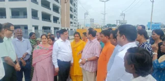 आढ़त बाजार के विकास कार्यों का विधायक विनोद चमोली और एमडीडीए उपाध्यक्ष बंशीधर तिवारी ने किया स्थलीय निरीक्षण