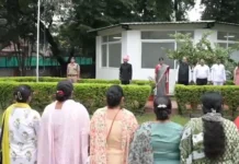 स्वतंत्रता दिवस पर डीएम आशीष चौहान ने फहराया तिरंगा, बोले—आजादी की रक्षा करना हम सभी की जिम्मेदारी