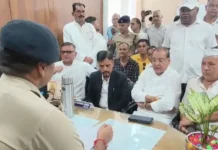 राहुल गांधी पर FIR के विरोध में कांग्रेस का हल्लाबोल, हल्द्वानी कोतवाली का किया घेराव