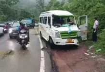बड़ी खबर : हाईवे पर हाथियों का तांडव,मचा हड़कंप।टेंपो ट्रैवलर क्षतिग्रस्त