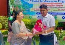 प्रदूषण के खिलाफ ऋषिकेश के छात्रों की हुंकार, महापौर ने दिलाई ‘स्वच्छ हवा’ की शपथ