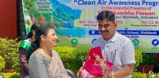 प्रदूषण के खिलाफ ऋषिकेश के छात्रों की हुंकार, महापौर ने दिलाई ‘स्वच्छ हवा’ की शपथ