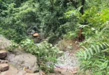 डंपर दुर्घटना के बाद लापता था चालक, गहरी खाई में मिला शव; SDRF ने किया रेस्क्यू