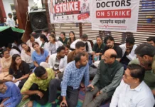मंत्री सुबोध उनियाल ने दून अस्पताल पहुंचकर पीजी, एसआर और जेआर डॉक्टरों को दिया स्टाइपेंड बढ़ाने का भरोसा, धरना स्थगित