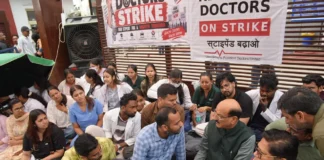 मंत्री सुबोध उनियाल ने दून अस्पताल पहुंचकर पीजी, एसआर और जेआर डॉक्टरों को दिया स्टाइपेंड बढ़ाने का भरोसा, धरना स्थगित