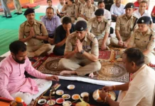 विश्वकर्मा जयंती पर एसएसपी देहरादून ने पुलिस लाइन में की पूजा-अर्चना, शस्त्रों और वाहनों का किया पूजन